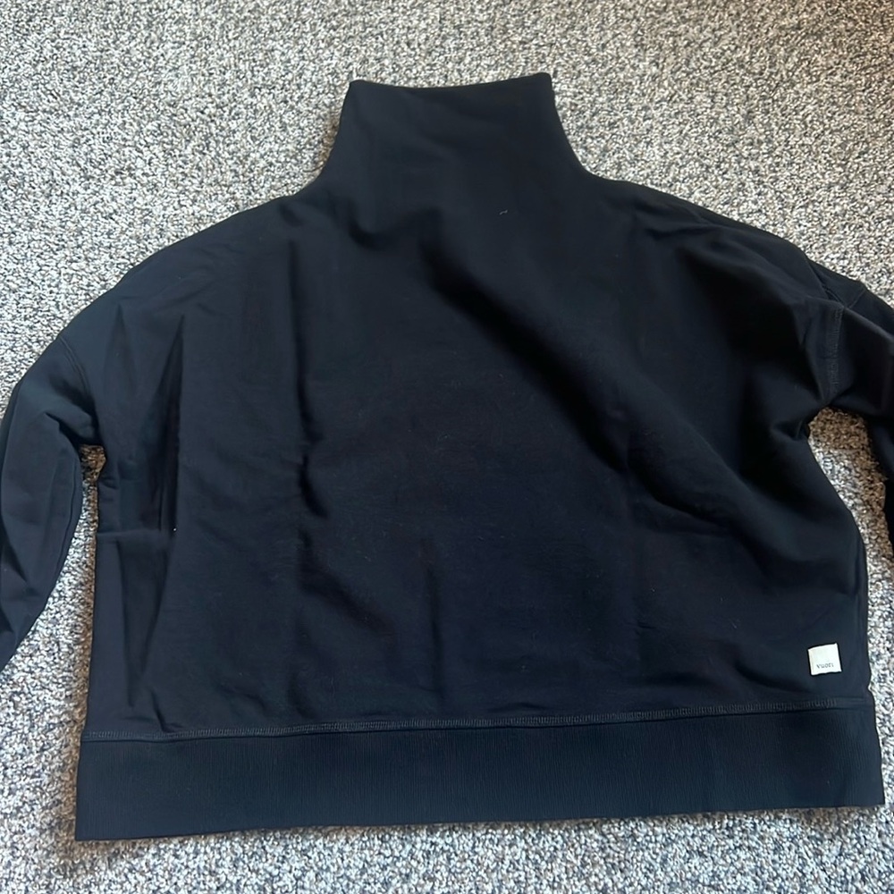 Vuori mock neck black cropped sweatshirt size small